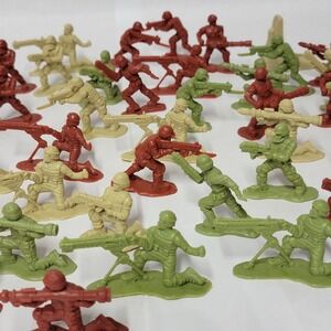 Lanard‎ Toy Soldiers 2015 Set Army Men Green Red Tan Action Figures Lot